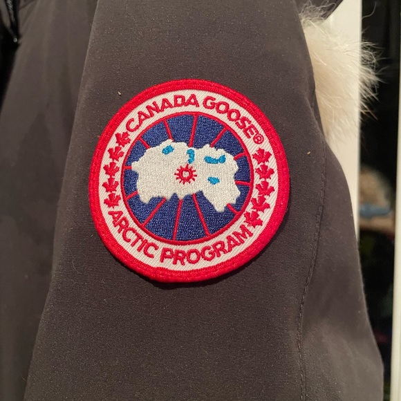 Canada goose Parka jacket - Picture 3 of 6